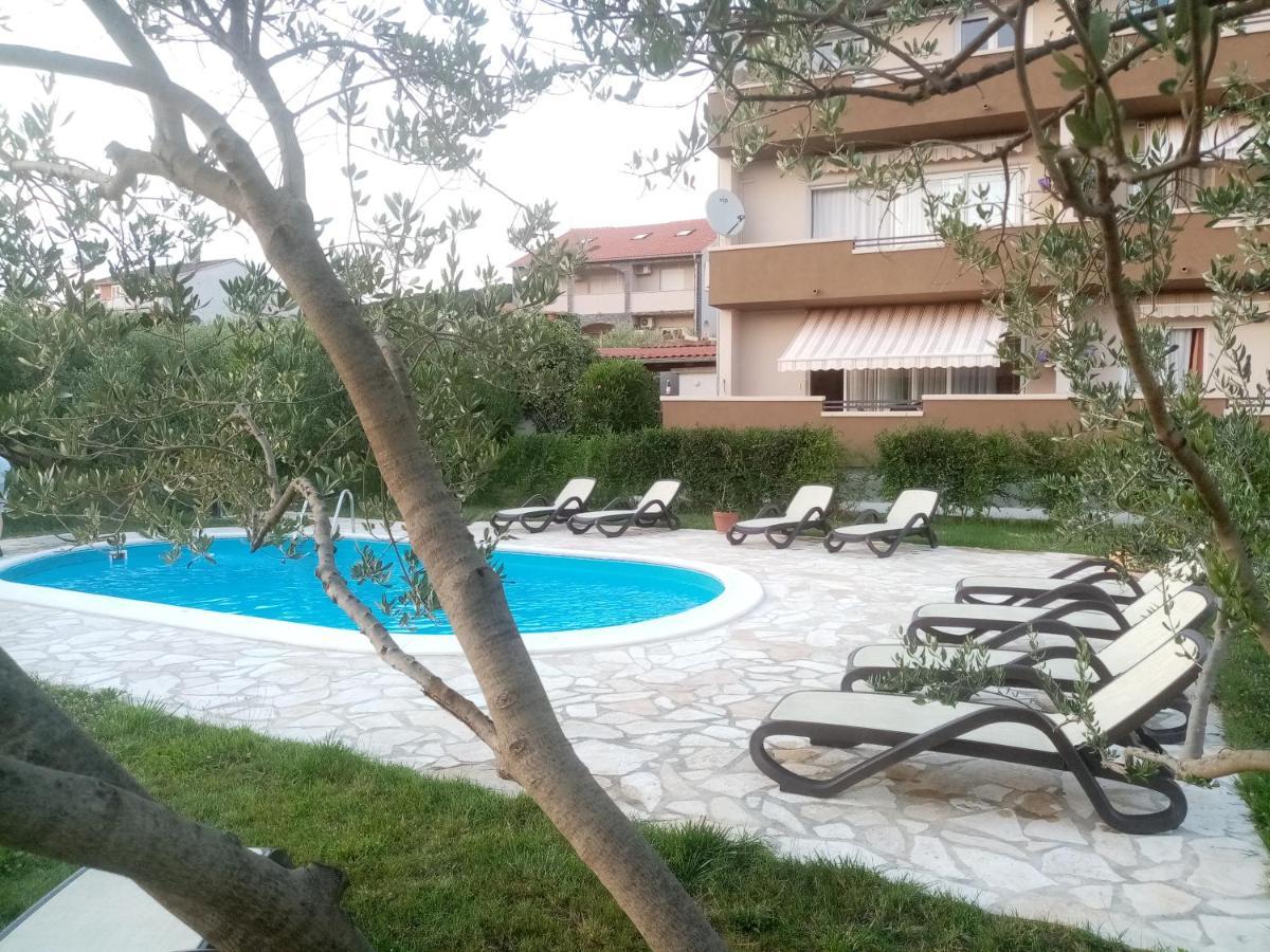 Apartment Arba 1 With Heated Pool ราบ ภายนอก รูปภาพ